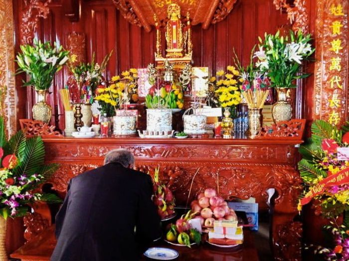 Hãy thắp hương cầu xin tổ tiên mách lối chỉ đường  để xua tan đi vận đen trong cuộc sống cũng như trong lô đề