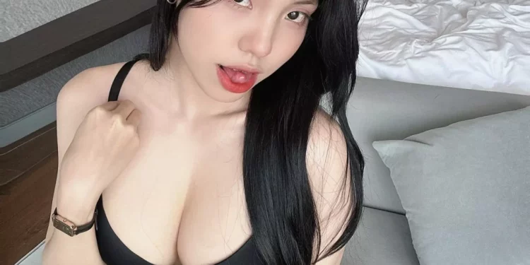 Đắm chìm trước loạt ảnh cosplay nude của nữ onlyfans Lâm Thị Tú Hòa